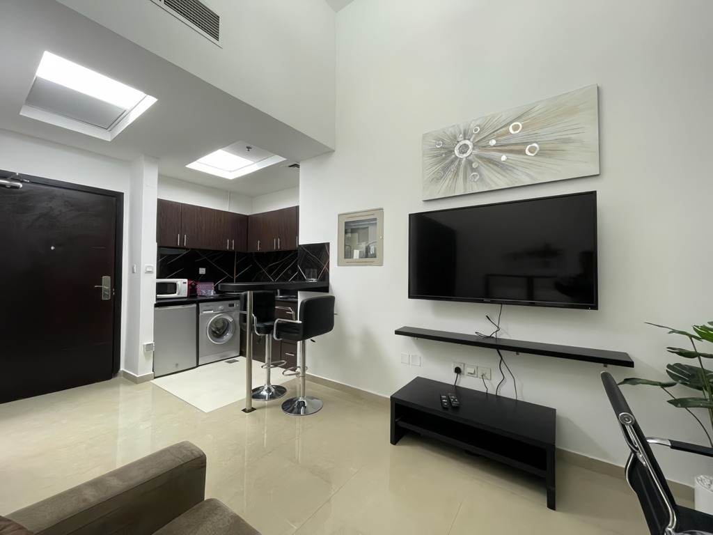 Acw Holdings Hanover Square - Image 1