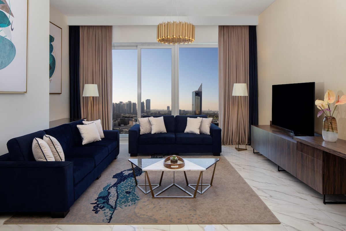 Alfahim Group Avani Palm View Dubai Hotel & Suites - Image 1