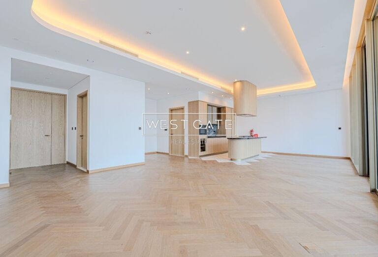 Elegant 2BR | Jumeirah Living | Canal View